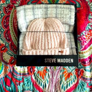 Brand new Steve Madden scary and hat